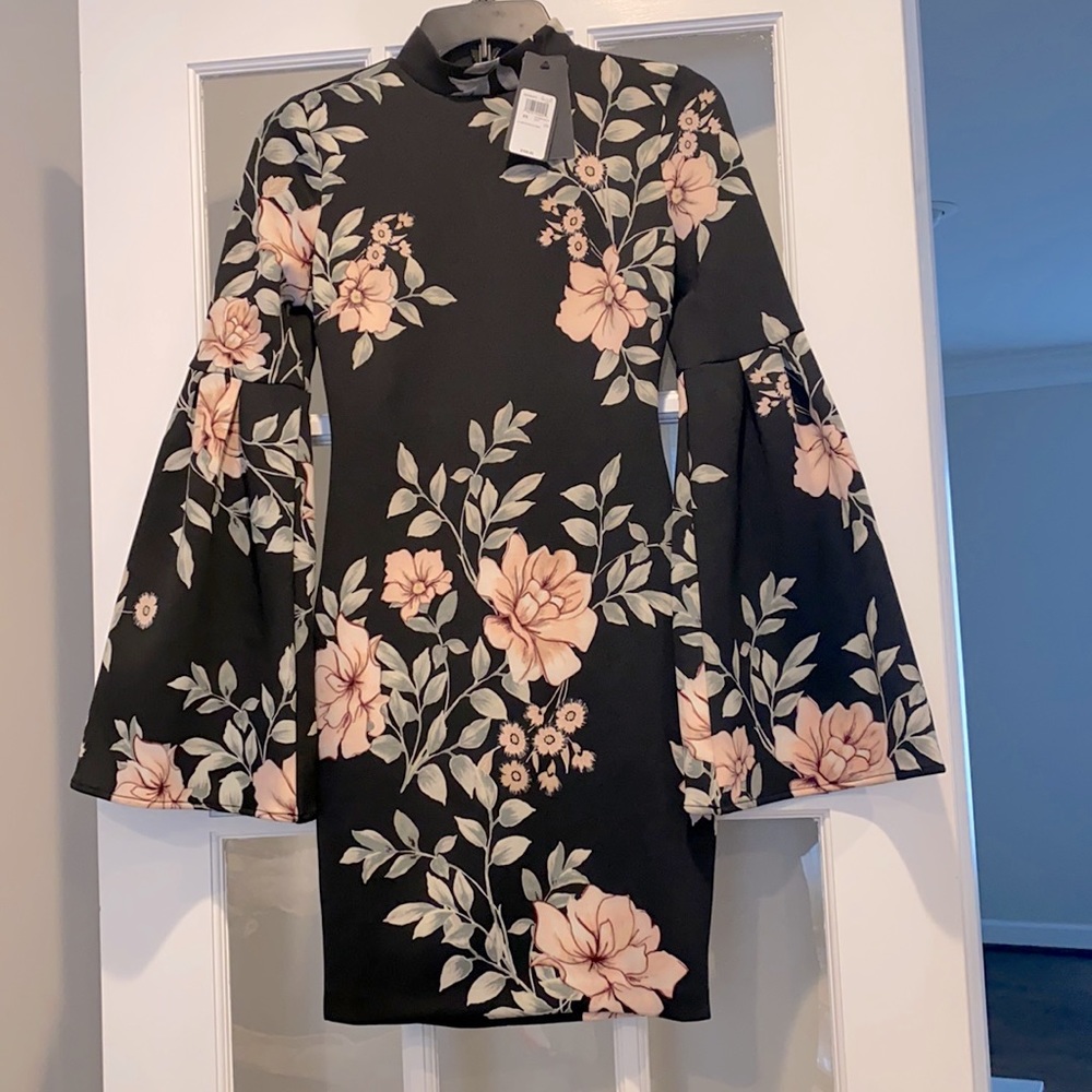 Guess woman’s dress black with a flower pattern peach and green.Size extra small